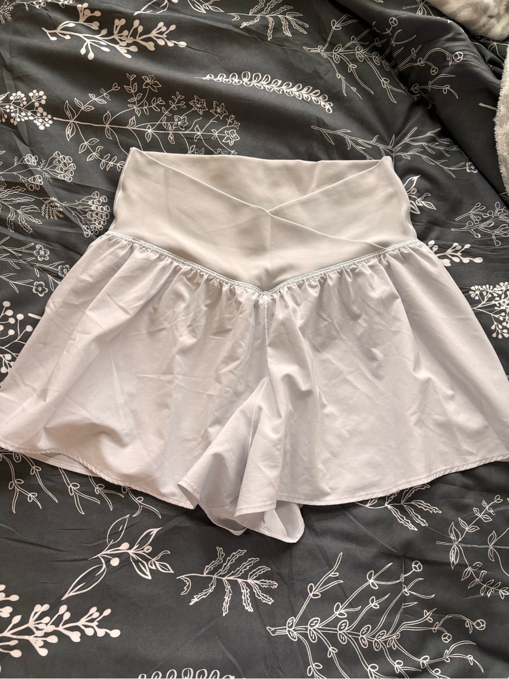Brand new aerie light gray flowy shorts size medium